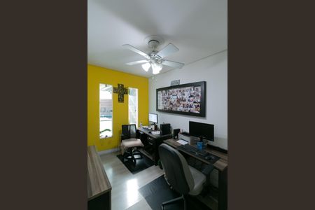 Casa à venda com 318m², 4 quartos e 3 vagas Casa à venda com 318m², 4 quartos e 3 vagasEscritório