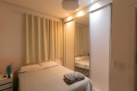 Casa à venda com 318m², 4 quartos e 3 vagas Casa à venda com 318m², 4 quartos e 3 vagasQuarto