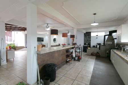 Casa à venda com 318m², 4 quartos e 3 vagas Casa à venda com 318m², 4 quartos e 3 vagasCobertura - Sala/cozinha