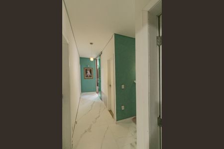 Casa à venda com 318m², 4 quartos e 3 vagas Casa à venda com 318m², 4 quartos e 3 vagasCorredor