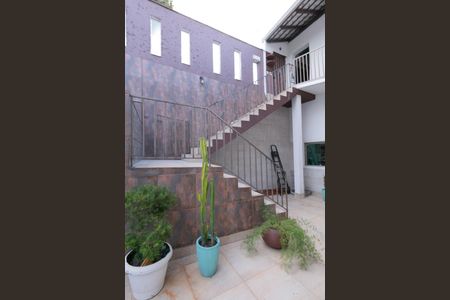 Casa à venda com 318m², 4 quartos e 3 vagas Casa à venda com 318m², 4 quartos e 3 vagasÁrea comum