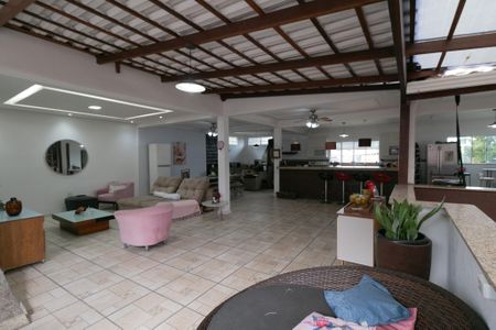 Casa à venda com 318m², 4 quartos e 3 vagas Casa à venda com 318m², 4 quartos e 3 vagasCobertura - Sala/cozinha