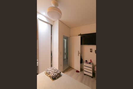 Casa à venda com 318m², 4 quartos e 3 vagas Casa à venda com 318m², 4 quartos e 3 vagasQuarto