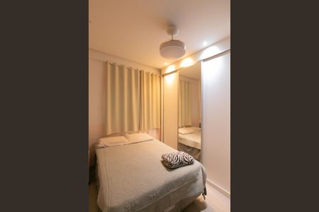 Casa à venda com 318m², 4 quartos e 3 vagas Casa à venda com 318m², 4 quartos e 3 vagasQuarto