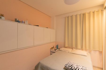 Casa à venda com 318m², 4 quartos e 3 vagas Casa à venda com 318m², 4 quartos e 3 vagasQuarto