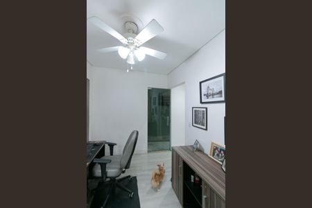 Casa à venda com 318m², 4 quartos e 3 vagas Casa à venda com 318m², 4 quartos e 3 vagasEscritório