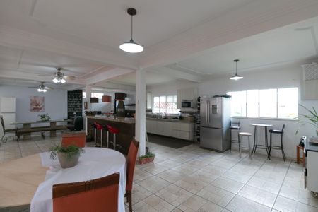 Casa à venda com 318m², 4 quartos e 3 vagas Casa à venda com 318m², 4 quartos e 3 vagasCobertura - Sala/cozinha