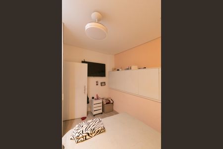 Casa à venda com 318m², 4 quartos e 3 vagas Casa à venda com 318m², 4 quartos e 3 vagasQuarto