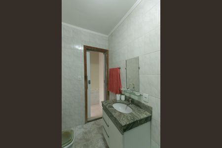 Casa à venda com 318m², 4 quartos e 3 vagas Casa à venda com 318m², 4 quartos e 3 vagasBanheiro de Serviço