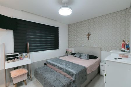 Casa à venda com 318m², 4 quartos e 3 vagas Casa à venda com 318m², 4 quartos e 3 vagasQuarto 2