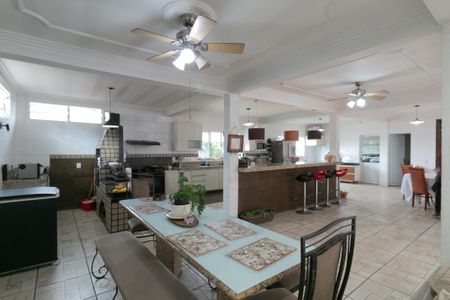 Casa à venda com 318m², 4 quartos e 3 vagas Casa à venda com 318m², 4 quartos e 3 vagasCobertura - Sala/cozinha