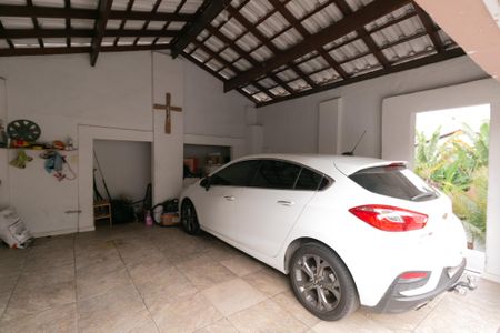 Casa à venda com 318m², 4 quartos e 3 vagas Casa à venda com 318m², 4 quartos e 3 vagasGaragem