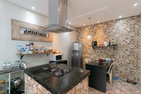 Casa à venda com 318m², 4 quartos e 3 vagas Casa à venda com 318m², 4 quartos e 3 vagasCozinha
