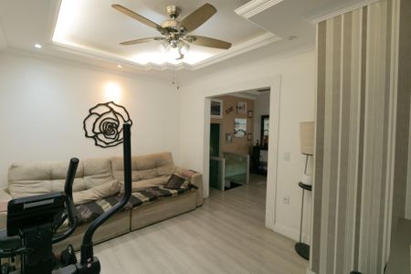 Casa à venda com 318m², 4 quartos e 3 vagas Casa à venda com 318m², 4 quartos e 3 vagasSala