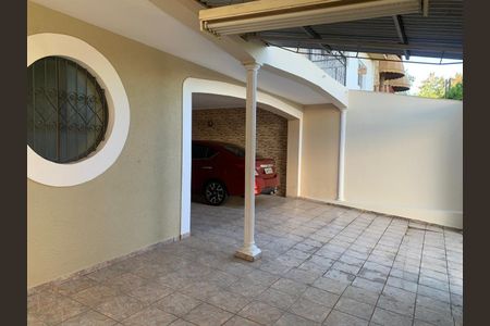Casa à venda com 160m², 4 quartos e 4 vagas