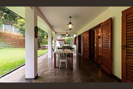 Casa à venda com 358m², 4 quartos e 4 vagas