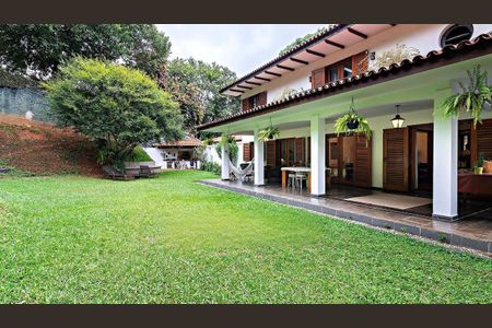 Casa à venda com 358m², 4 quartos e 4 vagas
