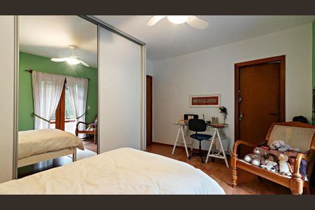 Casa à venda com 358m², 4 quartos e 4 vagas
