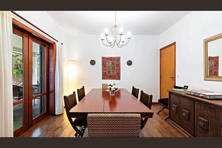 Casa à venda com 358m², 4 quartos e 4 vagas
