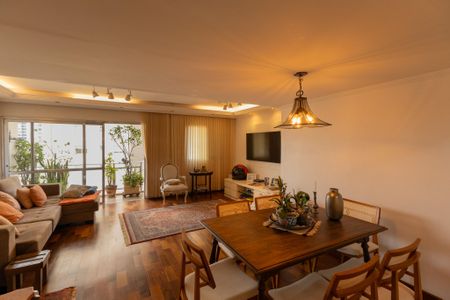 Apartamento para alugar com 119m², 2 quartos e 2 vagasSala