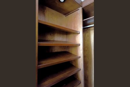 Apartamento à venda com 338m², 4 quartos e 3 vagas Apartamento à venda com 338m², 4 quartos e 3 vagasCloset da Suíte 2