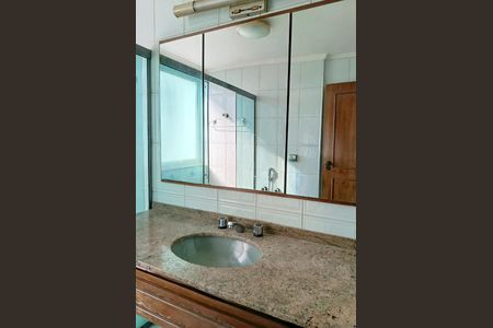 Apartamento à venda com 338m², 4 quartos e 3 vagas Apartamento à venda com 338m², 4 quartos e 3 vagasBanheiro