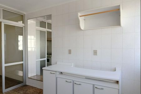 Apartamento à venda com 338m², 4 quartos e 3 vagas Apartamento à venda com 338m², 4 quartos e 3 vagasÁrea de Serviço