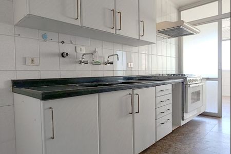 Apartamento à venda com 338m², 4 quartos e 3 vagas Apartamento à venda com 338m², 4 quartos e 3 vagasCozinha