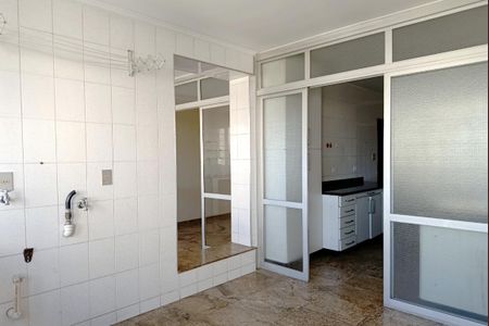 Apartamento à venda com 338m², 4 quartos e 3 vagas Apartamento à venda com 338m², 4 quartos e 3 vagasÁrea de Serviço