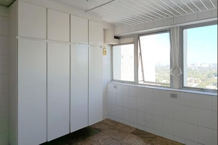 Apartamento à venda com 338m², 4 quartos e 3 vagas Apartamento à venda com 338m², 4 quartos e 3 vagasÁrea de Serviço