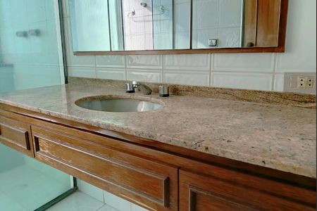 Apartamento à venda com 338m², 4 quartos e 3 vagas Apartamento à venda com 338m², 4 quartos e 3 vagasBanheiro