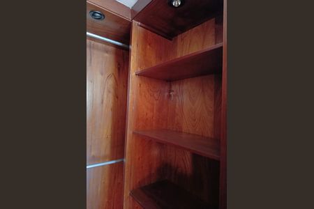 Apartamento à venda com 338m², 4 quartos e 3 vagas Apartamento à venda com 338m², 4 quartos e 3 vagasCloset da Suíte 2