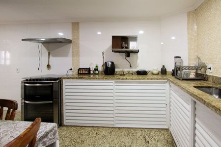 Casa de condomínio à venda com 300m², 4 quartos e 4 vagas Casa de condomínio à venda com 300m², 4 quartos e 4 vagasCozinha