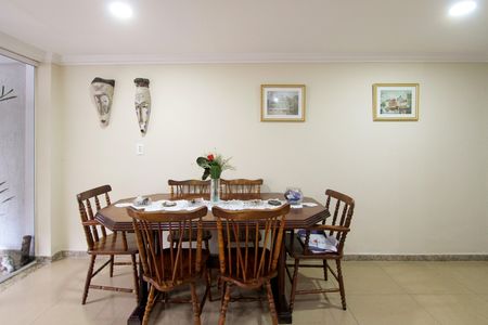 Casa de condomínio à venda com 300m², 4 quartos e 4 vagas Casa de condomínio à venda com 300m², 4 quartos e 4 vagasSala