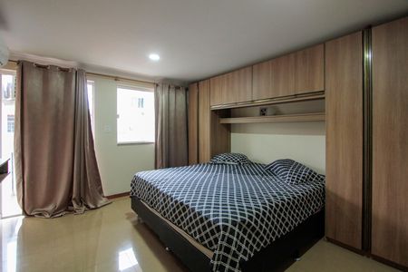 Casa de condomínio à venda com 300m², 4 quartos e 4 vagas Casa de condomínio à venda com 300m², 4 quartos e 4 vagasQuarto suíte 2