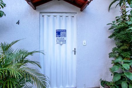 Casa de condomínio à venda com 300m², 4 quartos e 4 vagas Casa de condomínio à venda com 300m², 4 quartos e 4 vagasPlaquinha