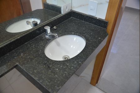 Casa à venda com 114m², 2 quartos e 3 vagasBanheiro da Suíte 2