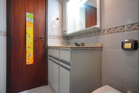 Casa à venda com 200m², 3 quartos e 3 vagasBanheiro Corredor - Segundo Andar