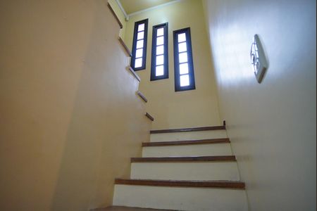 Casa à venda com 200m², 3 quartos e 3 vagasEscada - Segundo Andar