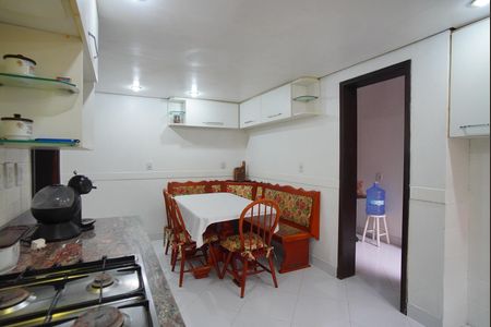 Casa à venda com 200m², 3 quartos e 3 vagasCozinha