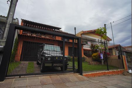 Casa à venda com 200m², 3 quartos e 3 vagasFachada