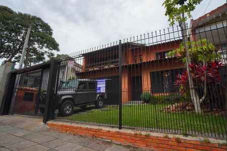 Casa à venda com 200m², 3 quartos e 3 vagasFachada