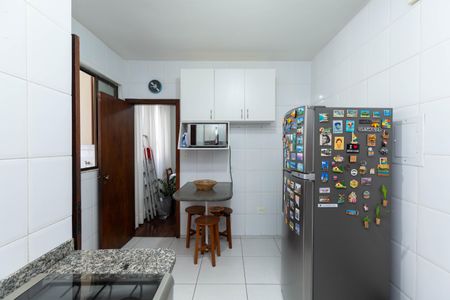 Apartamento à venda com 124m², 4 quartos e 2 vagas Apartamento à venda com 124m², 4 quartos e 2 vagasCozinha
