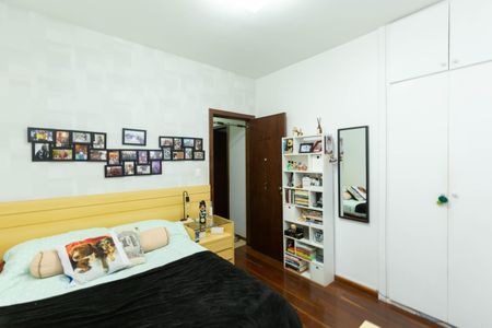 Apartamento à venda com 124m², 4 quartos e 2 vagas Apartamento à venda com 124m², 4 quartos e 2 vagasQuarto 4