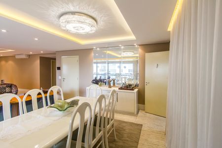 Apartamento para alugar com 232m², 3 quartos e 3 vagas Apartamento para alugar com 232m², 3 quartos e 3 vagasSala de Jantar