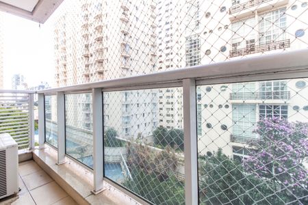 Apartamento para alugar com 232m², 3 quartos e 3 vagas Apartamento para alugar com 232m², 3 quartos e 3 vagasVaranda Suíte 1