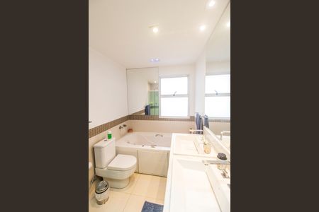 Apartamento para alugar com 232m², 3 quartos e 3 vagas Apartamento para alugar com 232m², 3 quartos e 3 vagasBanheiro da Suíte 1