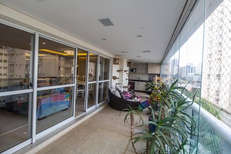 Apartamento para alugar com 232m², 3 quartos e 3 vagas Apartamento para alugar com 232m², 3 quartos e 3 vagasVaranda gourmet