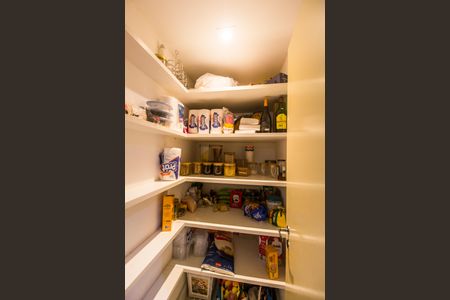 Apartamento para alugar com 232m², 3 quartos e 3 vagas Apartamento para alugar com 232m², 3 quartos e 3 vagasDespensa