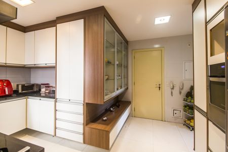 Apartamento para alugar com 232m², 3 quartos e 3 vagas Apartamento para alugar com 232m², 3 quartos e 3 vagasCozinha